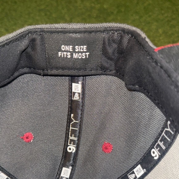 TaylorMade Dark Blue and Burgundy Cap - Picture 6 of 7